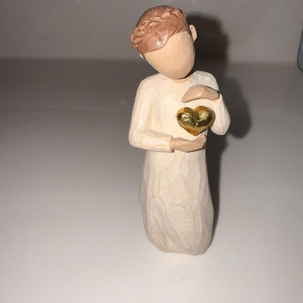 2004 Willow Tree "Keepsake" Demdaco Figurine Apx 5.5"H X 1.5"W by Susan Lordi
